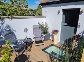 THE ANNEX, Lostwithiel Small Double Bed, Private Parking, Quiet Location